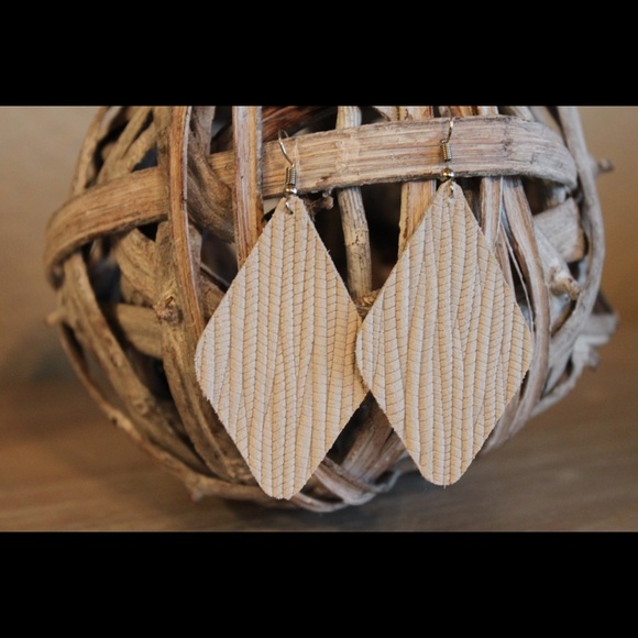 Summer White Embossed Leather Earrings - Picture 2 of 2